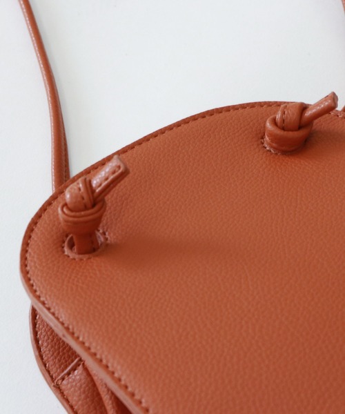 archives(アルシーヴ)の「合皮ラウンド紐ショルダー(ショルダーバッグ・レディース・ブラック/ベージュ/オレンジ・FREE)」の10枚目の写真