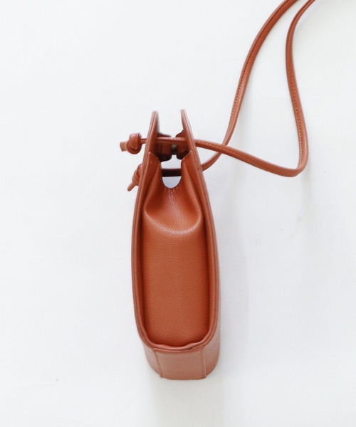 archives(アルシーヴ)の「合皮ラウンド紐ショルダー(ショルダーバッグ・レディース・ブラック/ベージュ/オレンジ・FREE)」の8枚目の写真