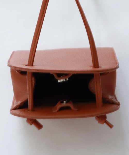 archives(アルシーヴ)の「合皮ラウンド紐ショルダー(ショルダーバッグ・レディース・ブラック/ベージュ/オレンジ・FREE)」の9枚目の写真