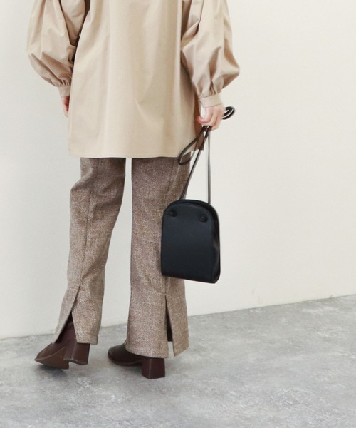 archives(アルシーヴ)の「合皮ラウンド紐ショルダー(ショルダーバッグ・レディース・ブラック/ベージュ/オレンジ・FREE)」の6枚目の写真