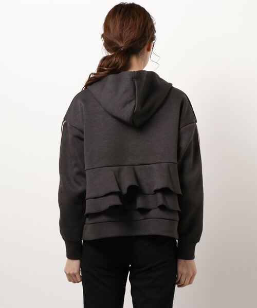INTERPLANET（インタープラネット）の「ボンディングＢＡＣＫフリルパーカー（パーカー・レディース・ベージュ/グレイッシュベージュ/チャコールグレー・FREE）」の4枚目の写真