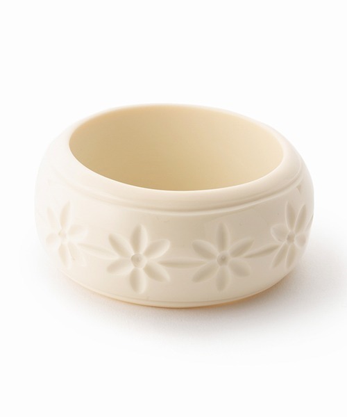 Casselini（キャセリーニ）の「カットワークアクリルバングル（バングル/リストバンド・レディース・アイボリー/ピンク/ブルー・FREE）」の2枚目の写真