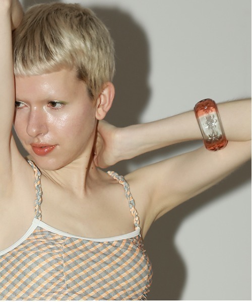 Casselini（キャセリーニ）の「カットワークアクリルバングル（バングル/リストバンド・レディース・アイボリー/ピンク/ブルー・FREE）」の6枚目の写真