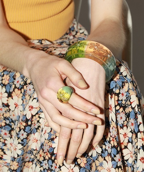 Casselini（キャセリーニ）の「カットワークアクリルバングル（バングル/リストバンド・レディース・アイボリー/ピンク/ブルー・FREE）」の5枚目の写真