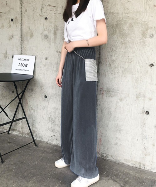 me+em select(ミームセレクト)の「【選べる17色】セルフカットカラープリーツサテンパンツ(その他パンツ・レディース・ブラック/ライトピンク/ダークグレー/ブラウン/ライトグレー/ワインレッド/ホワイト/ミント/ネイビー/コーラルピンク/グリーン/ブルー/オレンジ/ピンク系その他/ベージュ/ターコイズブルー/ライトパープル/ライトグリーン系・FREE)」の5枚目の写真