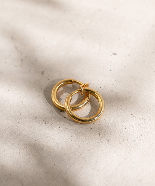 A part by（アパートバイ）の「パイプフープイヤリング　940286（イヤリング・レディース・ゴールド/シルバー・FREE）」の2枚目の写真