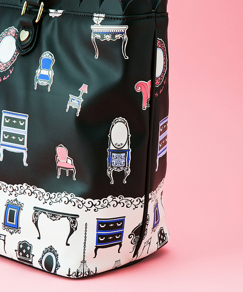 DOLLY GIRL BY ANNA SUI（ドーリーガール バイ アナ スイ）の「ドーリーハウスプリント トートバッグ（トートバッグ・レディース・ブラック系9/ワイン系9・F）」の9枚目の写真