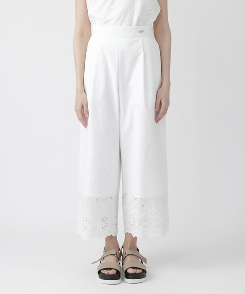 フェミニンスカラップレースパンツを使った人気ファッション  