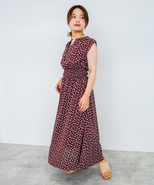 w closet（ダブルクローゼット）の「小花柄ノースリワンピース（ワンピース・レディース・ブラック×ホワイト/ブルーパープル/ホワイト×ブルー/ホワイト×ブラック・FREE）」の5枚目の写真