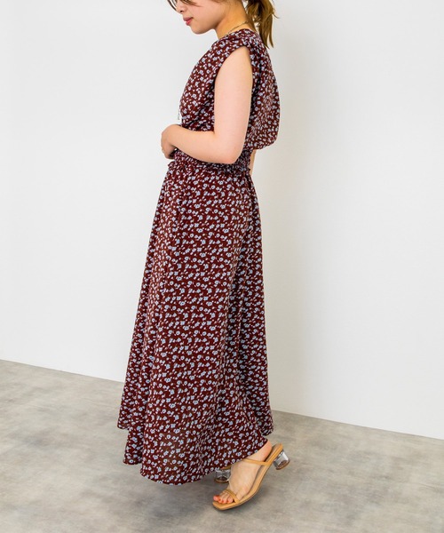 w closet（ダブルクローゼット）の「小花柄ノースリワンピース（ワンピース・レディース・ブラック×ホワイト/ブルーパープル/ホワイト×ブルー/ホワイト×ブラック・FREE）」の6枚目の写真