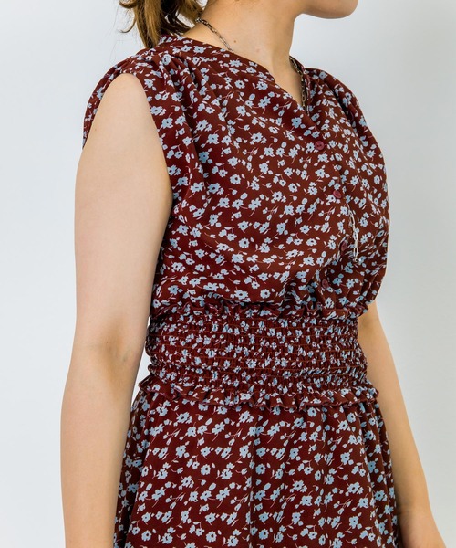 w closet（ダブルクローゼット）の「小花柄ノースリワンピース（ワンピース・レディース・ブラック×ホワイト/ブルーパープル/ホワイト×ブルー/ホワイト×ブラック・FREE）」の8枚目の写真