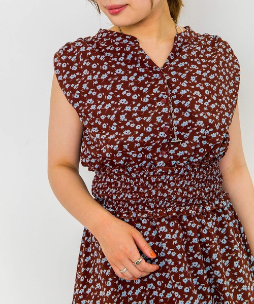 w closet（ダブルクローゼット）の「小花柄ノースリワンピース（ワンピース・レディース・ブラック×ホワイト/ブルーパープル/ホワイト×ブルー/ホワイト×ブラック・FREE）」の10枚目の写真