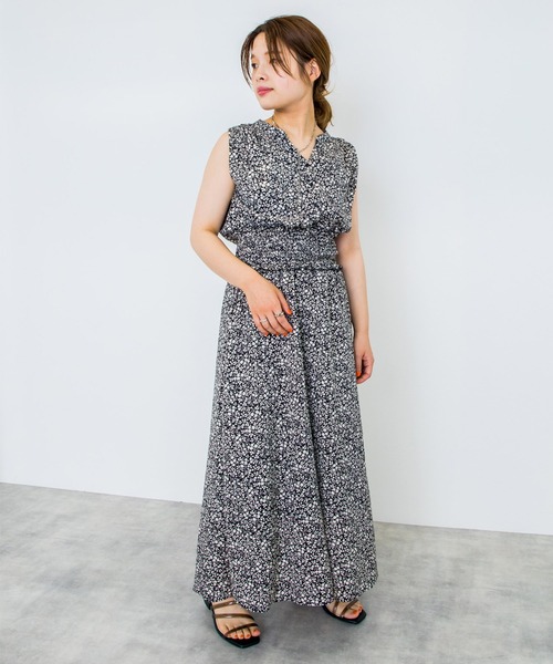 w closet（ダブルクローゼット）の「小花柄ノースリワンピース（ワンピース・レディース・ブラック×ホワイト/ブルーパープル/ホワイト×ブルー/ホワイト×ブラック・FREE）」の12枚目の写真