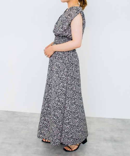 w closet（ダブルクローゼット）の「小花柄ノースリワンピース（ワンピース・レディース・ブラック×ホワイト/ブルーパープル/ホワイト×ブルー/ホワイト×ブラック・FREE）」の13枚目の写真