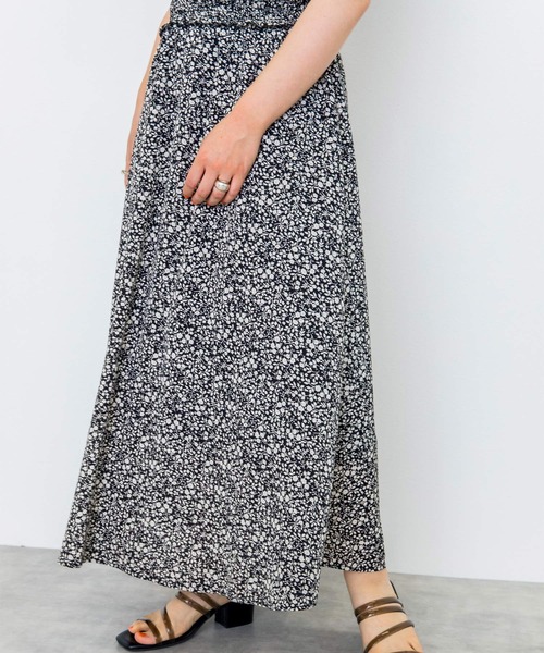 w closet（ダブルクローゼット）の「小花柄ノースリワンピース（ワンピース・レディース・ブラック×ホワイト/ブルーパープル/ホワイト×ブルー/ホワイト×ブラック・FREE）」の16枚目の写真