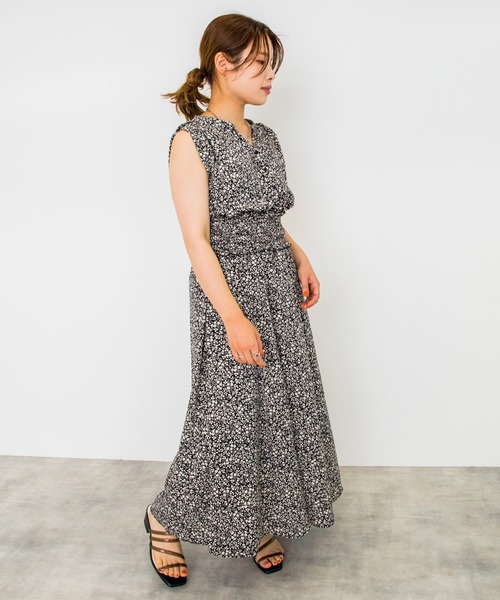 w closet（ダブルクローゼット）の「小花柄ノースリワンピース（ワンピース・レディース・ブラック×ホワイト/ブルーパープル/ホワイト×ブルー/ホワイト×ブラック・FREE）」の17枚目の写真