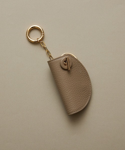 HASHIBAMI（ハシバミ）の「【HASHIBAMI】マンテル キーケース（キーケース/キーアクセサリー・レディース・シルバー/マジェンタ/グレイッシュベージュ/ブラック/モスグリーン/グレイッシュブルー/イエロー/ライトグレー/ライラック/カーキ/ブルーパープル/ブロンズ/オレンジ/ナチュラル/レッド/ボルドー/ネイビー/ライトグリーン/ライトピンク/マルチ/ターコイズブルー/ペールイエロー/ブラウン/レモンイエロー/サンドベージュ/ベビーピンク/チェリーピンク/アクア/ライトイエロー/ライトグリーン系/ふじ色系/ライトオレンジ系/ローズ系/チャコールグレー/ゴールド・FREE）」の6枚目の写真