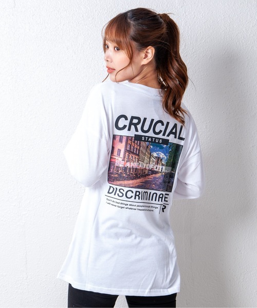 GGD(ジージーディー)の「ビッグシルエットリブ付きロングTシャツ 袖プリント 刺繍 バックプリント フォト風ラバープリント(Tシャツ/カットソー・レディース・ホワイト系その他/ホワイト/ブルー系その他/ブラウン系その他/ブラック系その他2/ブルー/グレー/ブラック/ピンク/ブラック系その他/ブラウン/ホワイト系その他2/ブルー系その他2・L/LL/M)」の3枚目の写真