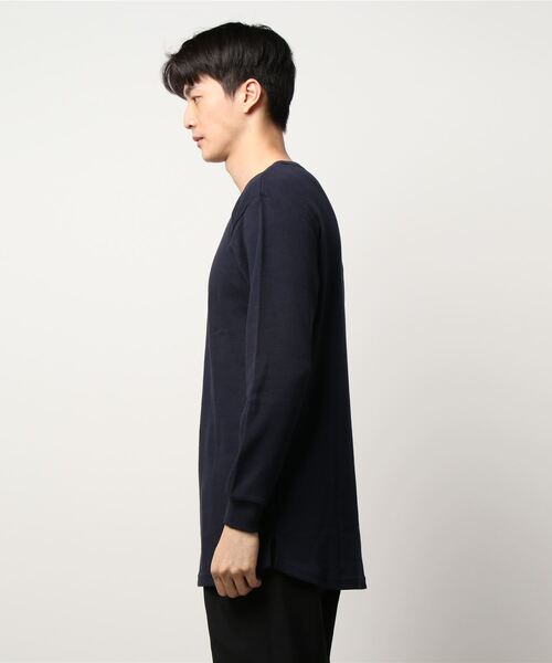 BAYBLO(ベイブロ)の「(BG)【ユニセックス】ワッフル ロング レイヤード 長袖 Tシャツ(Tシャツ/カットソー・メンズ・ブラック/ダークグリーン/ダークブラウン/ネイビー/オフホワイト/ダークグレー/サンドベージュ/杢グレー/グレイッシュベージュ・MEDIUM/LARGE/X-LARGE)」の10枚目の写真