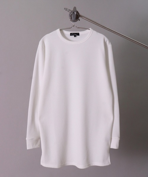 BAYBLO(ベイブロ)の「(BG)【ユニセックス】ワッフル ロング レイヤード 長袖 Tシャツ(Tシャツ/カットソー・メンズ・ブラック/ダークグリーン/ダークブラウン/ネイビー/オフホワイト/ダークグレー/サンドベージュ/杢グレー/グレイッシュベージュ・MEDIUM/LARGE/X-LARGE)」の2枚目の写真