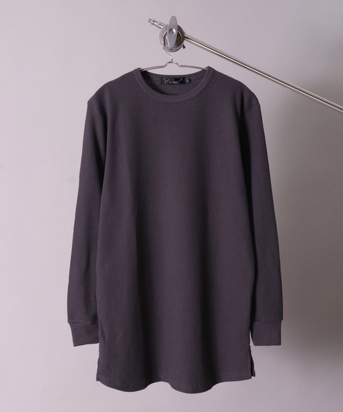 BAYBLO(ベイブロ)の「(BG)【ユニセックス】ワッフル ロング レイヤード 長袖 Tシャツ(Tシャツ/カットソー・メンズ・ブラック/ダークグリーン/ダークブラウン/ネイビー/オフホワイト/ダークグレー/サンドベージュ/杢グレー/グレイッシュベージュ・MEDIUM/LARGE/X-LARGE)」の3枚目の写真