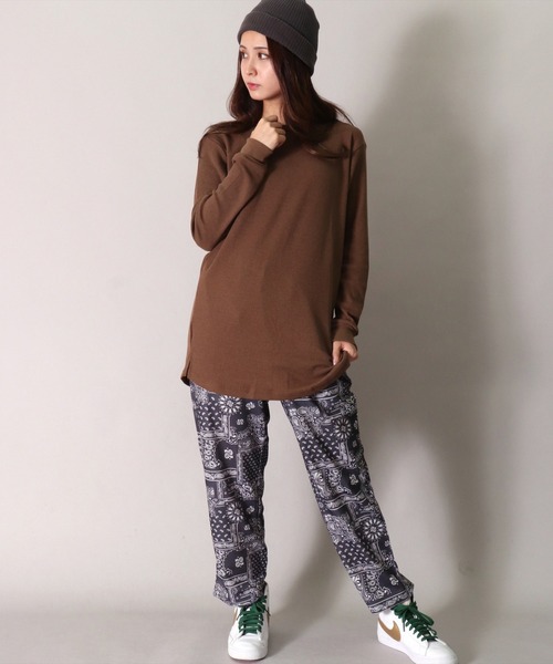 BAYBLO(ベイブロ)の「(BG)【ユニセックス】ワッフル ロング レイヤード 長袖 Tシャツ(Tシャツ/カットソー・メンズ・ブラック/ダークグリーン/ダークブラウン/ネイビー/オフホワイト/ダークグレー/サンドベージュ/杢グレー/グレイッシュベージュ・MEDIUM/LARGE/X-LARGE)」の18枚目の写真