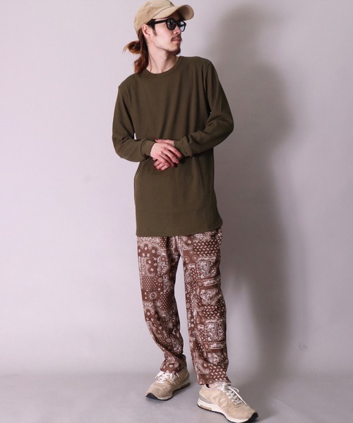 BAYBLO(ベイブロ)の「(BG)【ユニセックス】ワッフル ロング レイヤード 長袖 Tシャツ(Tシャツ/カットソー・メンズ・ブラック/ダークグリーン/ダークブラウン/ネイビー/オフホワイト/ダークグレー/サンドベージュ/杢グレー/グレイッシュベージュ・MEDIUM/LARGE/X-LARGE)」の21枚目の写真