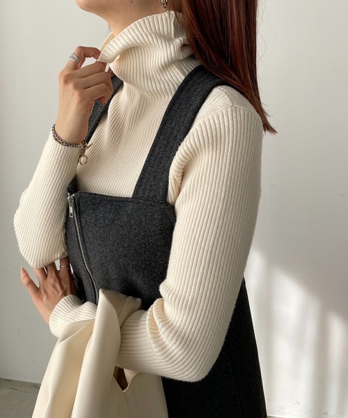 210nouve（トゥージュヌーブ）の「タートルネックリブニット（ニット/セーター・レディース・ホワイト/ブラック/ブラウン/パープル/カーキ/ベージュ・FREE）」の2枚目の写真