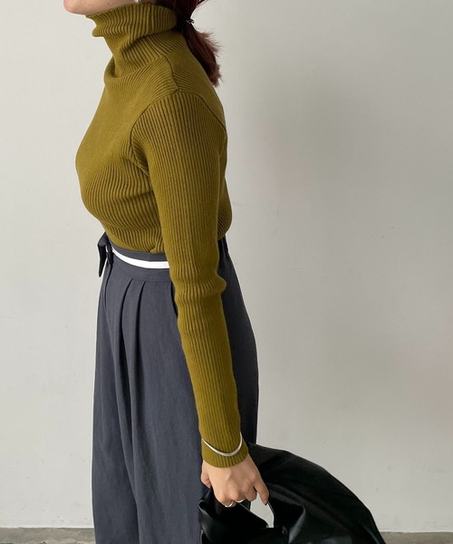 210nouve（トゥージュヌーブ）の「タートルネックリブニット（ニット/セーター・レディース・ホワイト/ブラック/ブラウン/パープル/カーキ/ベージュ・FREE）」の21枚目の写真