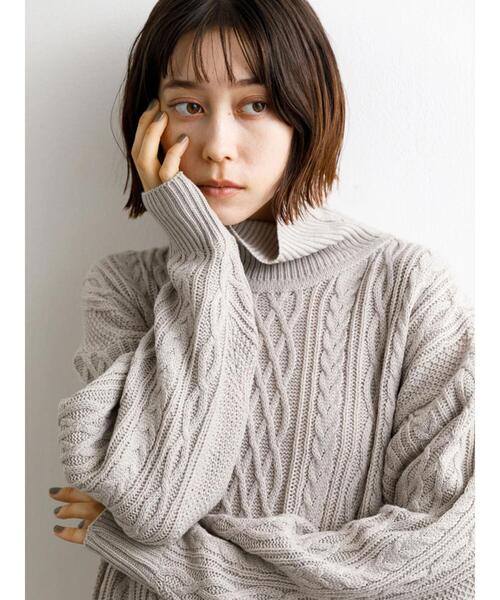 koe（コエ）の「リサイクルポリエステル タートルネックケーブルニット＊（ニット/セーター・レディース・アイボリー/レッド/グリーン/ブルー/ライトグレー/チャコールグレー・S/M/L）」の20枚目の写真