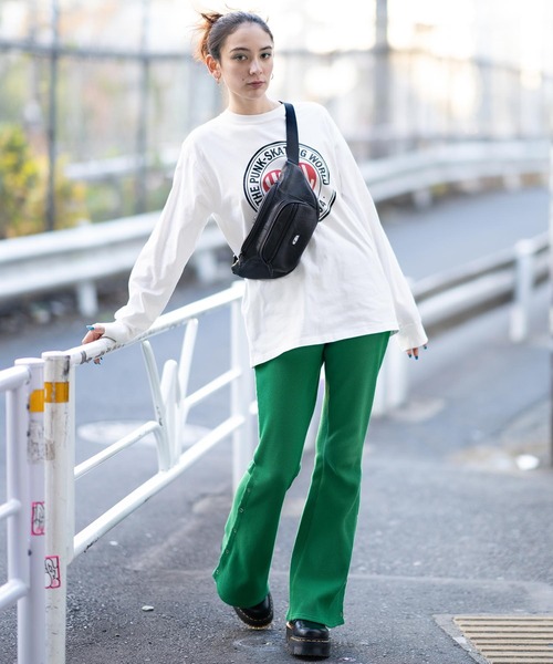 X-girl（エックスガール）の「CARGO POCKET WAIST POUCH（ボディバッグ/ウエストポーチ・レディース・ブラック/ライトブルー・ONE SIZE）」の7枚目の写真