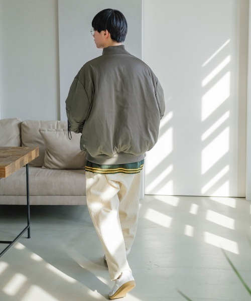 SIDEWAY STANCE（サイドウェイスタンス）の「【SIDEWAY STANCE】ビッグシルエット MA-1 ミリタリー ジャケット（MA-1・メンズ・カーキ/ブラック・LARGE/MEDIUM）」の4枚目の写真