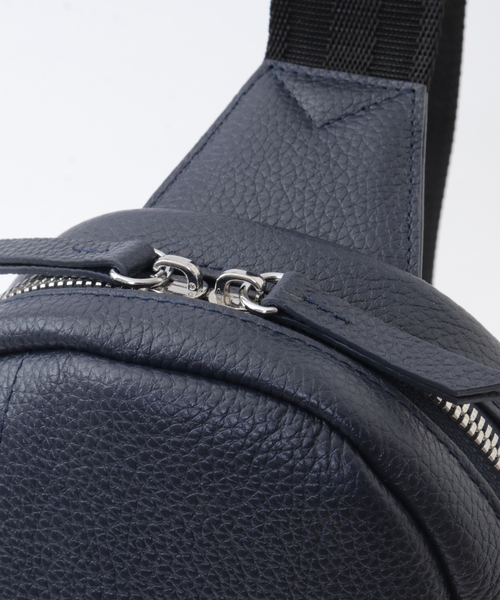 MEN'S MELROSE（メンズメルローズ）の「リアルレザーボディバッグ（ボディバッグ/ウエストポーチ・メンズ・ネイビー/ブラック・9）」の9枚目の写真