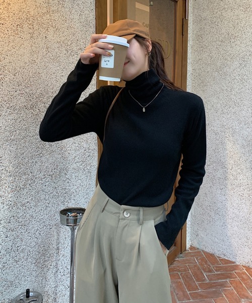 Doula Doula(ドゥーラドゥーラ)の「タートルネックプルオーバー(ニット/セーター・レディース・ブラック/ベージュ/オフホワイト/ブルー・FREE)」の11枚目の写真