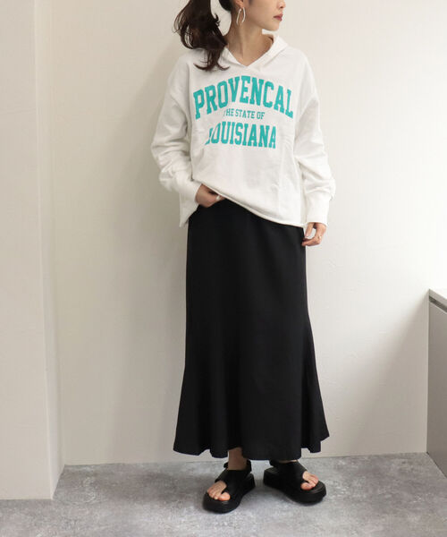 fredy repit(フレディレピ)の「カレッジロゴフードプルオーバー(スウェット・レディース・チャコールグレー/オフホワイト/クリーム・38)」の4枚目の写真