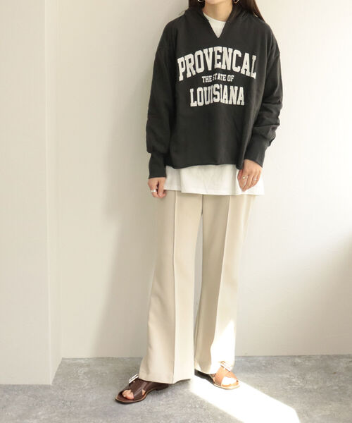 fredy repit(フレディレピ)の「カレッジロゴフードプルオーバー(スウェット・レディース・チャコールグレー/オフホワイト/クリーム・38)」の9枚目の写真