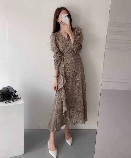 Wefst（ウェスト）の「【Wefst】小花柄マーメイドワンピース（ワンピース・レディース・ベージュ/ブラック/ホワイト・FREE）」の3枚目の写真