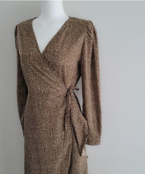 Wefst（ウェスト）の「【Wefst】小花柄マーメイドワンピース（ワンピース・レディース・ベージュ/ブラック/ホワイト・FREE）」の4枚目の写真