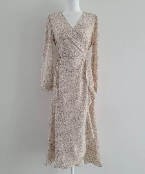 Wefst（ウェスト）の「【Wefst】小花柄マーメイドワンピース（ワンピース・レディース・ベージュ/ブラック/ホワイト・FREE）」の10枚目の写真