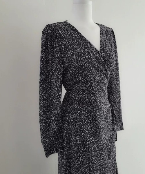 Wefst（ウェスト）の「【Wefst】小花柄マーメイドワンピース（ワンピース・レディース・ベージュ/ブラック/ホワイト・FREE）」の17枚目の写真