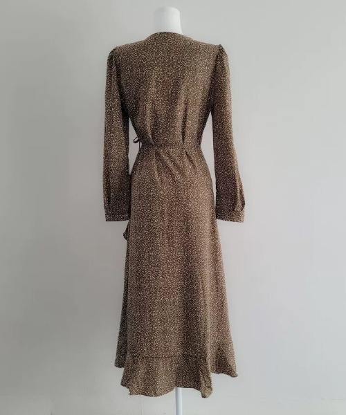 Wefst（ウェスト）の「【Wefst】小花柄マーメイドワンピース（ワンピース・レディース・ベージュ/ブラック/ホワイト・FREE）」の11枚目の写真