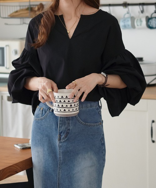 ABITOKYO(アビトーキョー)の「ボリューム袖ルーズシルエットキーネックブラウス(シャツ/ブラウス・レディース・ブルー/ブラック系その他/ブラック/ホワイト/ピンク/グリーン/レッド/パープル・FREE)」の10枚目の写真