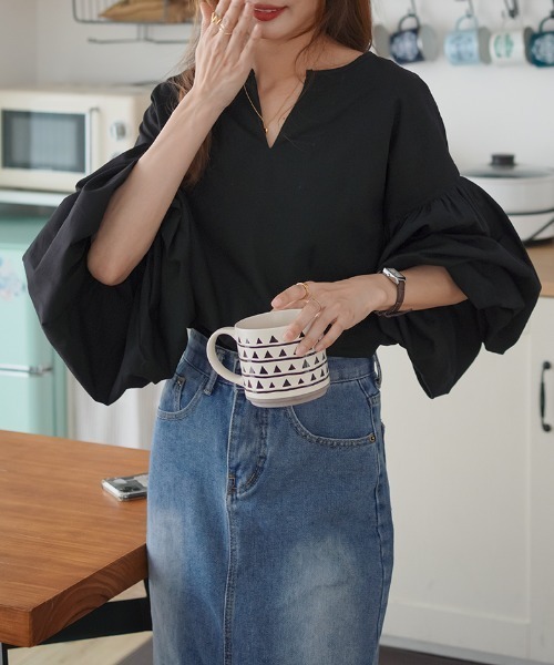 ABITOKYO(アビトーキョー)の「ボリューム袖ルーズシルエットキーネックブラウス(シャツ/ブラウス・レディース・ブルー/ブラック系その他/ブラック/ホワイト/ピンク/グリーン/レッド/パープル・FREE)」の11枚目の写真