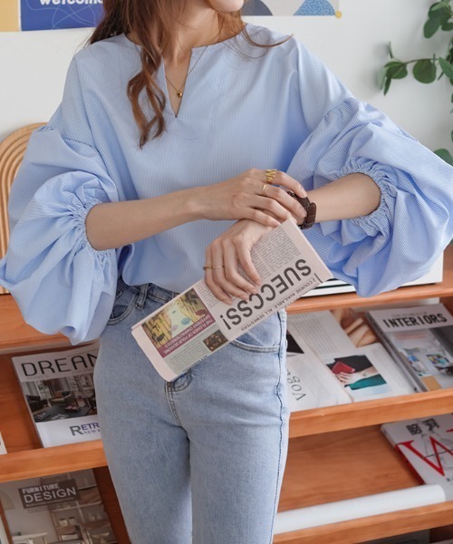 ABITOKYO(アビトーキョー)の「ボリューム袖ルーズシルエットキーネックブラウス(シャツ/ブラウス・レディース・ブルー/ブラック系その他/ブラック/ホワイト/ピンク/グリーン/レッド/パープル・FREE)」の12枚目の写真