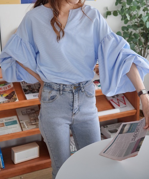 ABITOKYO(アビトーキョー)の「ボリューム袖ルーズシルエットキーネックブラウス(シャツ/ブラウス・レディース・ブルー/ブラック系その他/ブラック/ホワイト/ピンク/グリーン/レッド/パープル・FREE)」の14枚目の写真