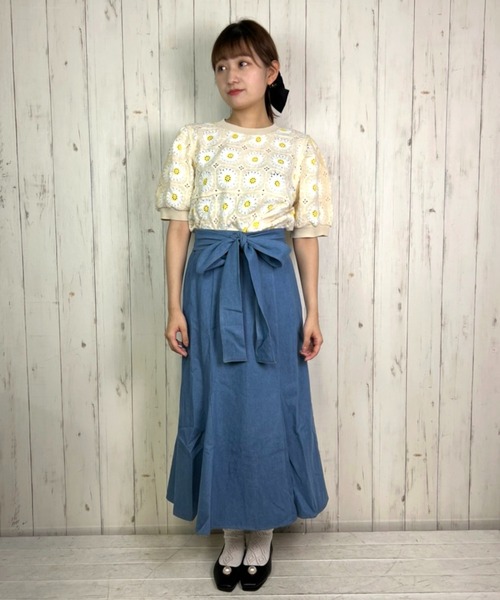 Hamble by Par Avion（ハンブルバイパラビオン）の「フラワートップス（ニット/セーター・レディース・アイボリー/ブルー・ONESIZE）」の10枚目の写真