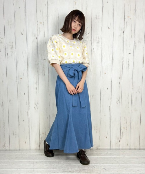 Hamble by Par Avion（ハンブルバイパラビオン）の「フラワートップス（ニット/セーター・レディース・アイボリー/ブルー・ONESIZE）」の7枚目の写真