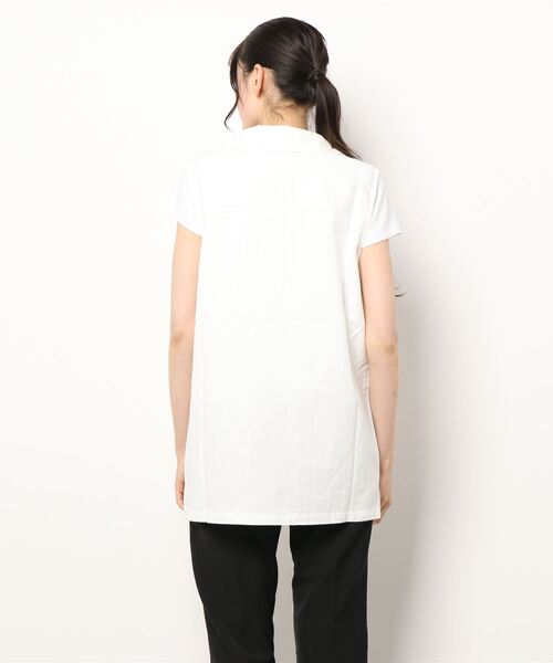 JUGLANS(ユグランス)の「☆ 旬なレイヤードスタイルが叶う。ミリタリーチュニックベスト T1345(ベスト・レディース・スミクロ/ホワイト・FREE)」の4枚目の写真