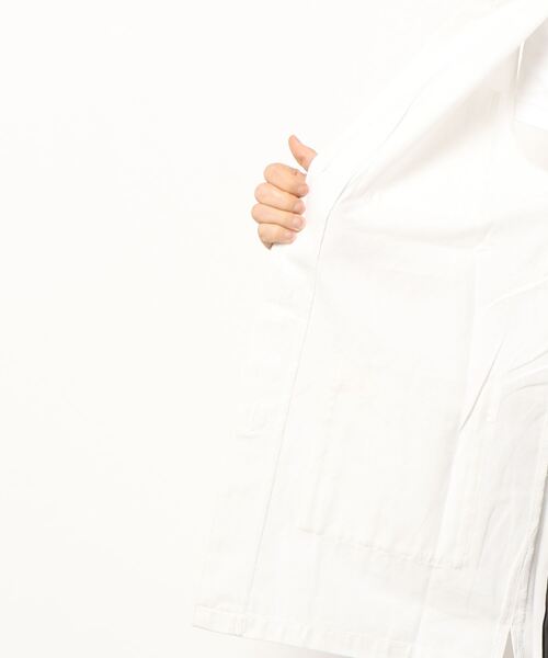 JUGLANS(ユグランス)の「☆ 旬なレイヤードスタイルが叶う。ミリタリーチュニックベスト T1345(ベスト・レディース・スミクロ/ホワイト・FREE)」の5枚目の写真