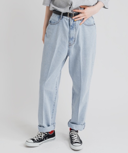 MUHET(ミュエータ)の「テーパードデニムパンツ(デニムパンツ・レディース・ライトブルー/ダークインディゴブルー・SMALL/MEDIUM/X-LARGE)」の2枚目の写真